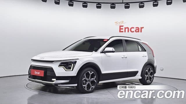 Kia Niro 2022 — Фото 1/20