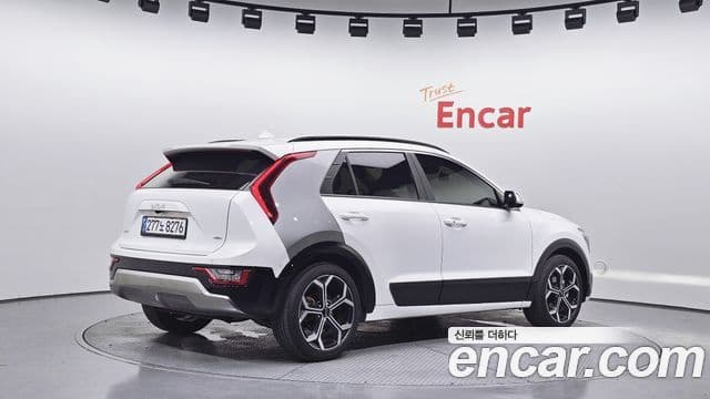 Kia Niro 2022 — Фото 2/20
