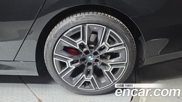 BMW 5 Series 2025 — Photo 11/31