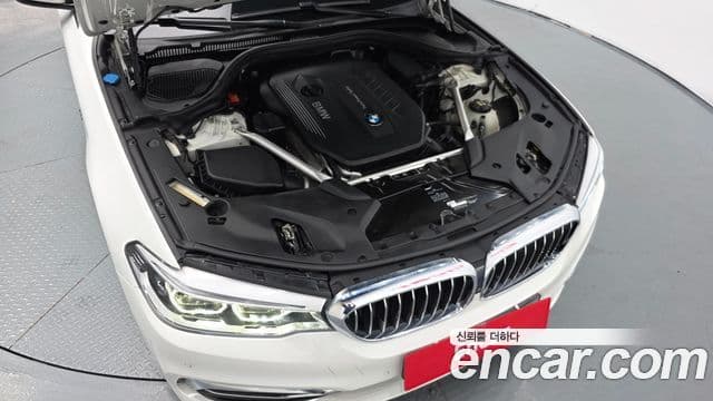 BMW 5 Series 2018 — Şəkil 6/20