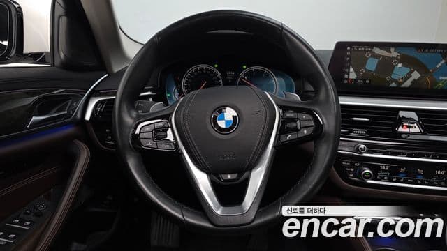 BMW 5 Series 2018 — Şəkil 13/20
