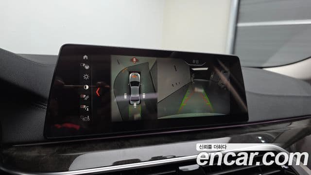 BMW 5 Series 2018 — Şəkil 15/20