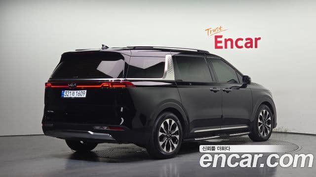 Kia Carnival 2022 — ფოტო 2/20