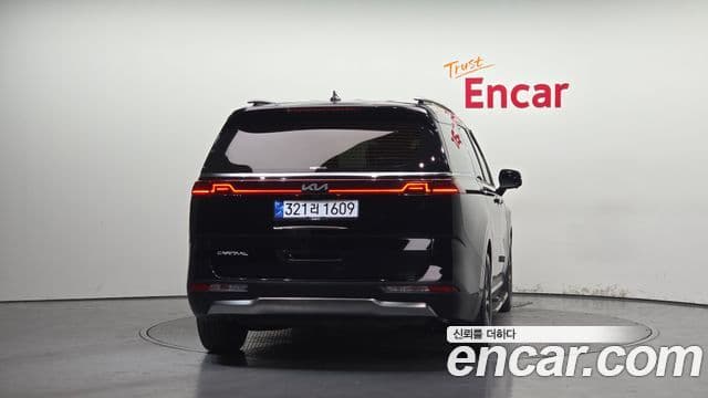 Kia Carnival 2022 — ფოტო 4/20