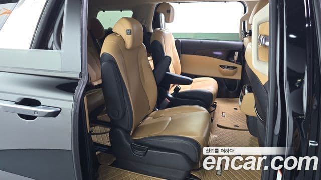 Kia Carnival 2022 — ფოტო 13/20