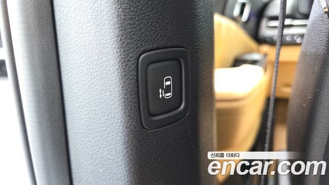 Kia Carnival 2022 — ფოტო 18/20