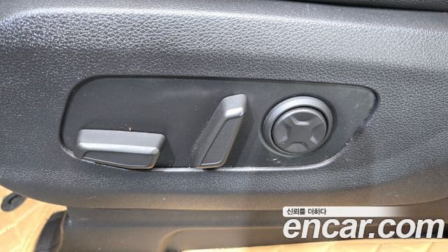 Kia Carnival 2022 — ფოტო 19/20