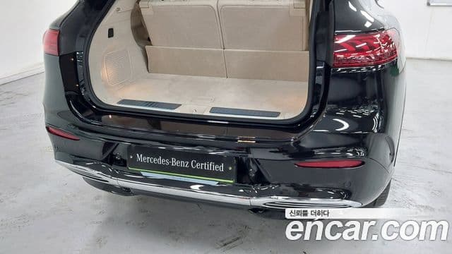 Mercedes-Benz EQS SUV 2023 — ფოტო 17/18