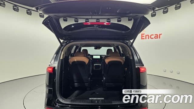 Kia Carnival 2023 — Şəkil 17/20