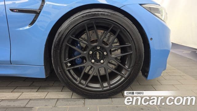 BMW M4 2019 — Photo 8/31