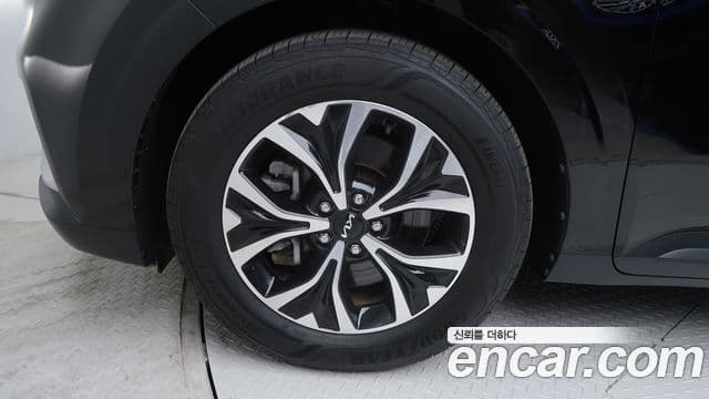 Kia Carnival 2022 — фото 4 из 20