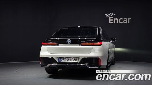 BMW 7 Series 2024 — ფოტო 4/20