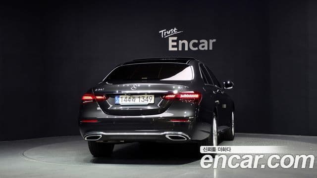 Mercedes-Benz E-Class 2023 — Фото 4/20