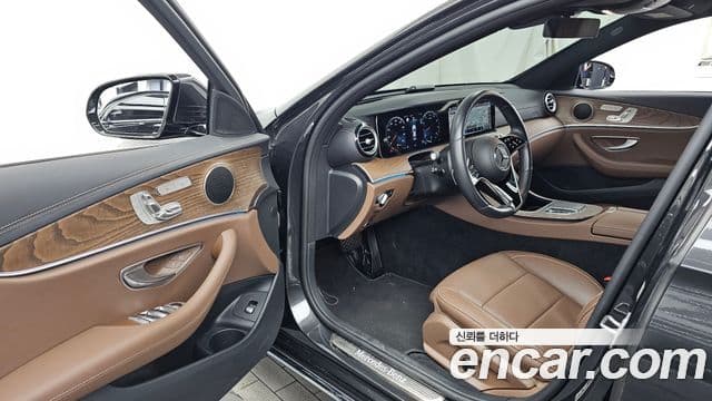 Mercedes-Benz E-Class 2023 — Фото 10/20