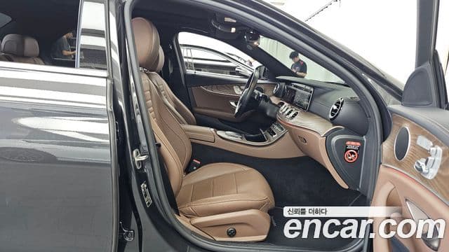 Mercedes-Benz E-Class 2023 — Фото 11/20