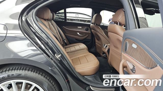 Mercedes-Benz E-Class 2023 — Фото 12/20