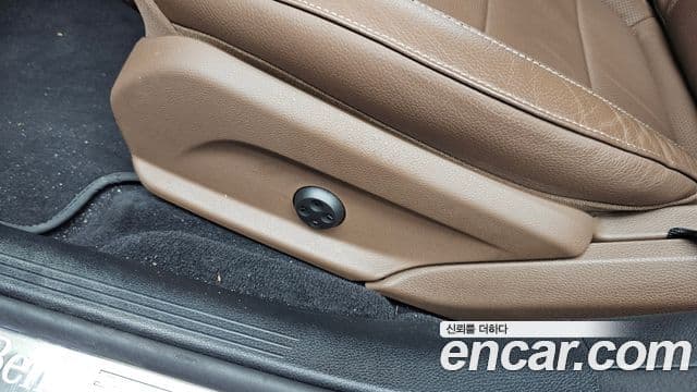 Mercedes-Benz E-Class 2023 — Photo 6/35