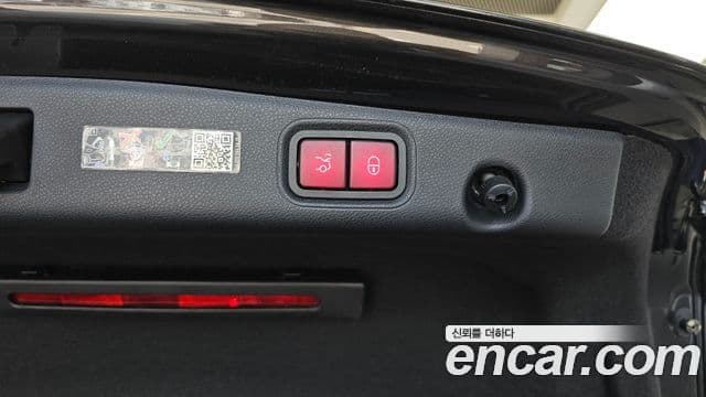 Mercedes-Benz E-Class 2023 — Photo 3/35