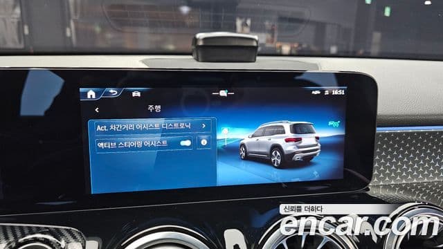 Mercedes-Benz GLB-Class 2024 — Şəkil 16/20