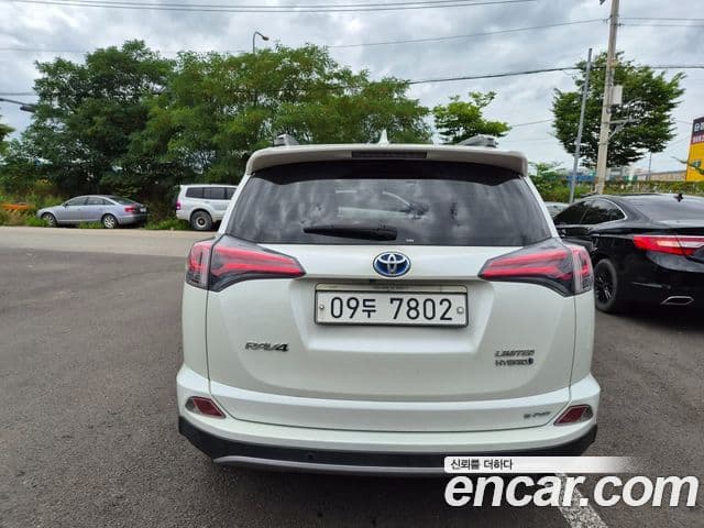 Toyota RAV4 2018 — Şəkil 2/20