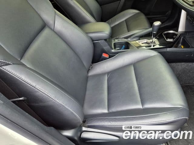 Toyota RAV4 2018 — Şəkil 10/20