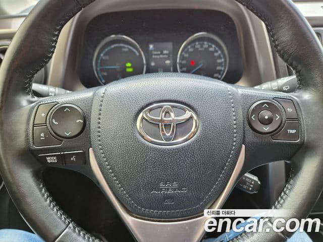 Toyota RAV4 2018 — Şəkil 12/20