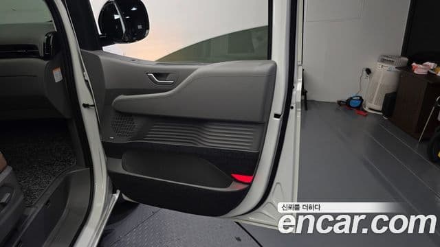 Hyundai Staria 2024 — Photo 15/37