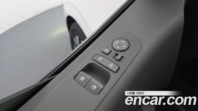 Hyundai Staria 2024 — Photo 5/37