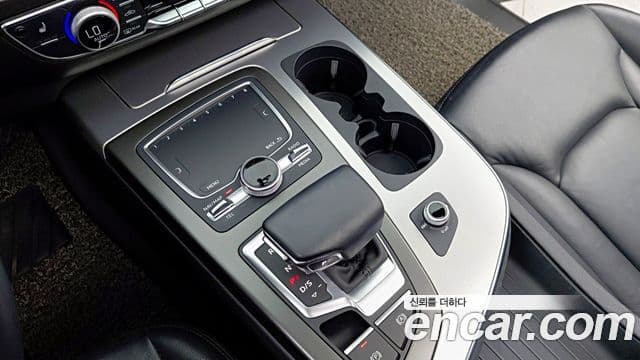 Audi Q7 2019 — Şəkil 7/20