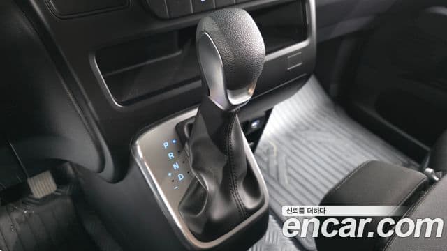 Hyundai Staria 2025 — Şəkil 9/20