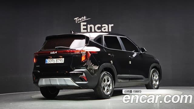 Kia Seltos 2023 — ფოტო 1/20