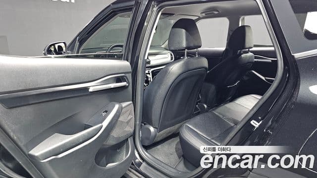 Kia Seltos 2023 — ფოტო 11/20