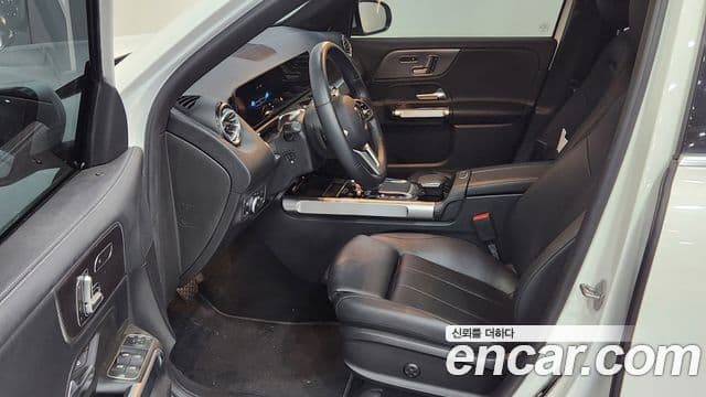 Mercedes-Benz GLB-Class 2021 — Şəkil 9/19