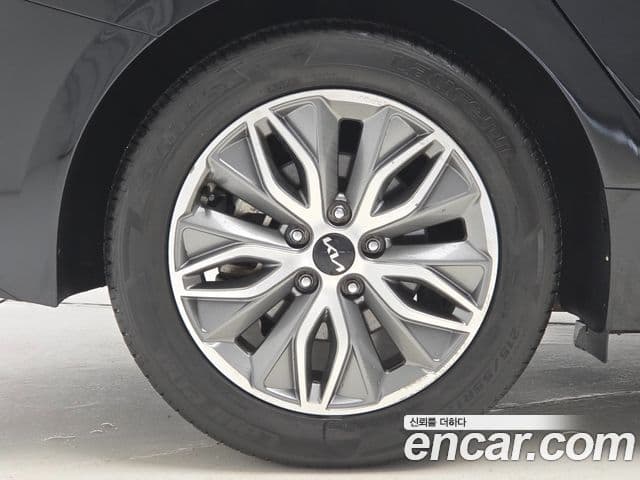 Kia K5 2023 — Şəkil 14/20