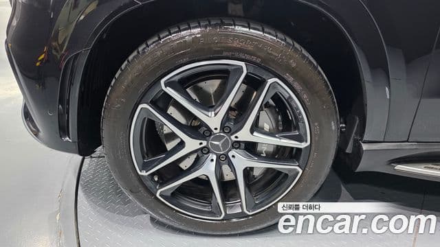 Mercedes-Benz GLE-Class 2023 — ფოტო 5/20