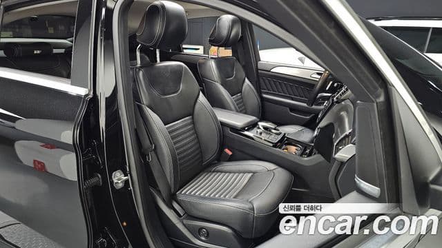 Mercedes-Benz GLE-Class 2018 — Фото 10/20
