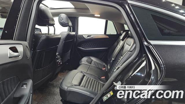 Mercedes-Benz GLE-Class 2018 — Фото 12/20