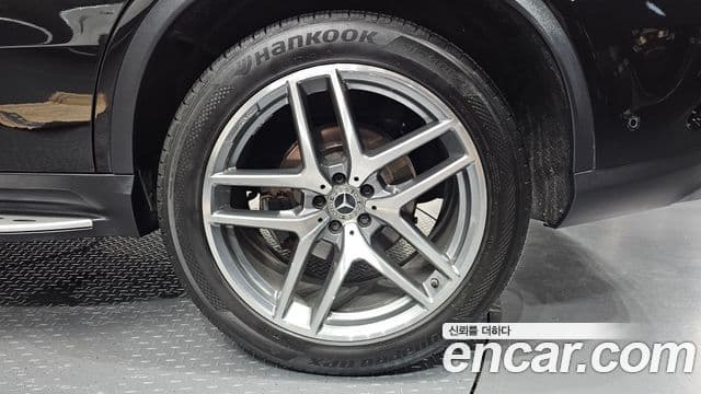 Mercedes-Benz GLE-Class 2018 — Photo 22/30