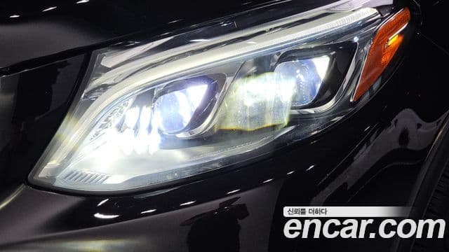 Mercedes-Benz GLE-Class 2018 — Photo 10/30