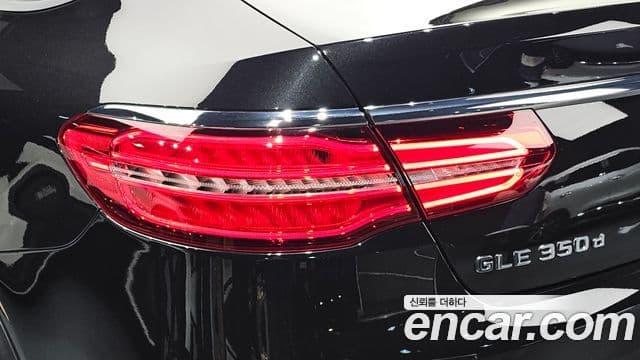 Mercedes-Benz GLE-Class 2018 — Photo 20/30