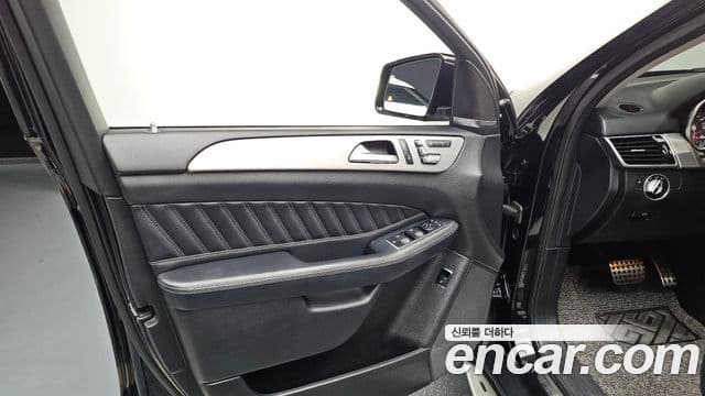 Mercedes-Benz GLE-Class 2018 — Photo 30/30