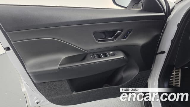 Hyundai Kona Hybrid 2023 — Şəkil 8/33
