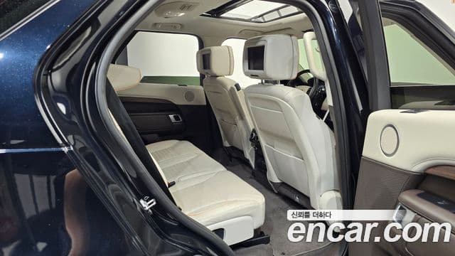 Land Rover Discovery 5 2020 — Şəkil 28/36