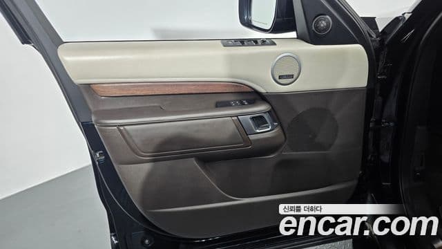 Land Rover Discovery 5 2020 — Photo 20/36