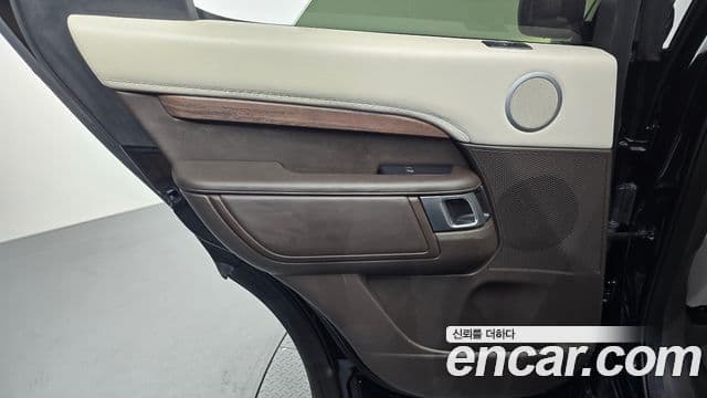 Land Rover Discovery 5 2020 — Şəkil 11/36