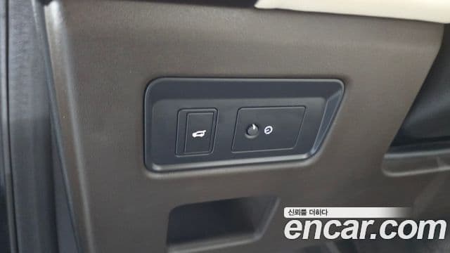 Land Rover Discovery 5 2020 — Şəkil 32/36