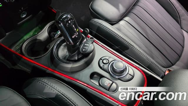 Mini Cooper S Countryman 2023 — Фото 8/20