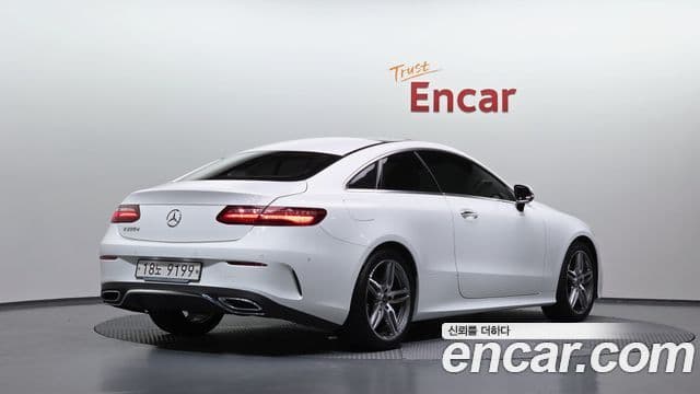 Mercedes-Benz E-Class 2019 — Фото 2/20