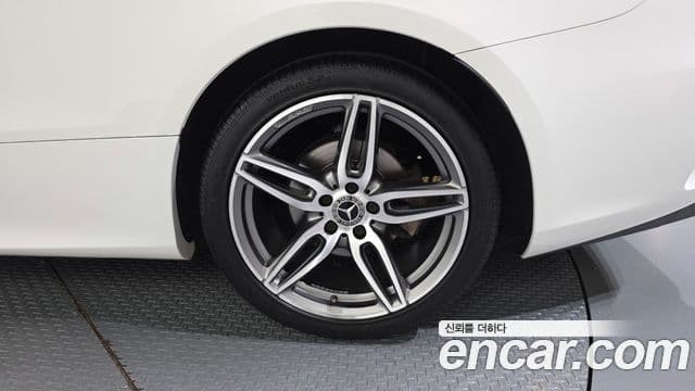 Mercedes-Benz E-Class 2019 — Photo 24/33