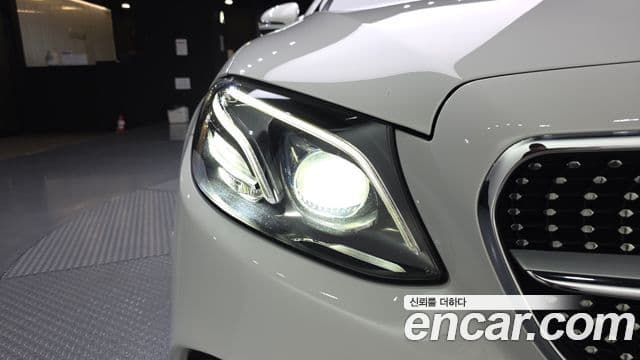 Mercedes-Benz E-Class 2019 — Photo 4/33